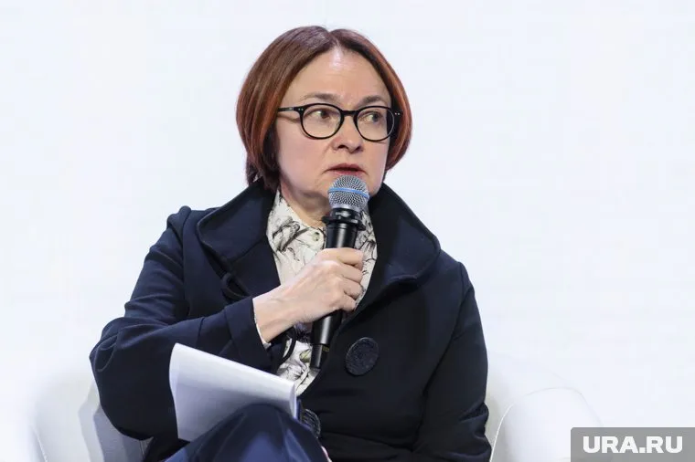 Эльвира Набиуллина попросила банкиров смоделировать ситуацию с резким снижением ключевой ставки