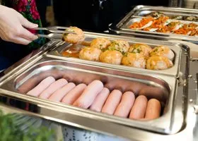 В Екатеринбурге у поставщика питания, отравившего десятки школьников, нашли новые нарушения