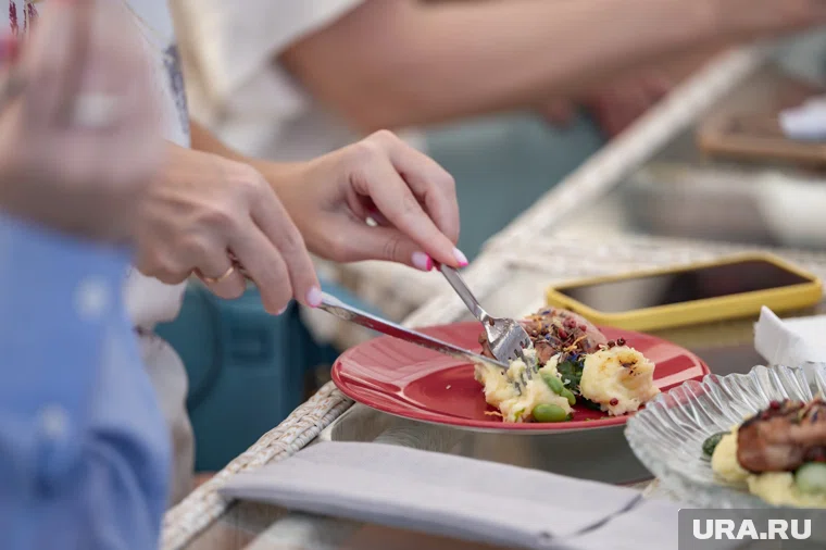 Еда в столовой на вахте нравится не всем  