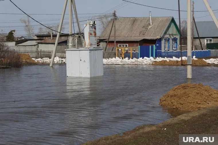 В селе Абатское ожидается затопление домов, садоводческих участков и нарушение дорожного сообщения