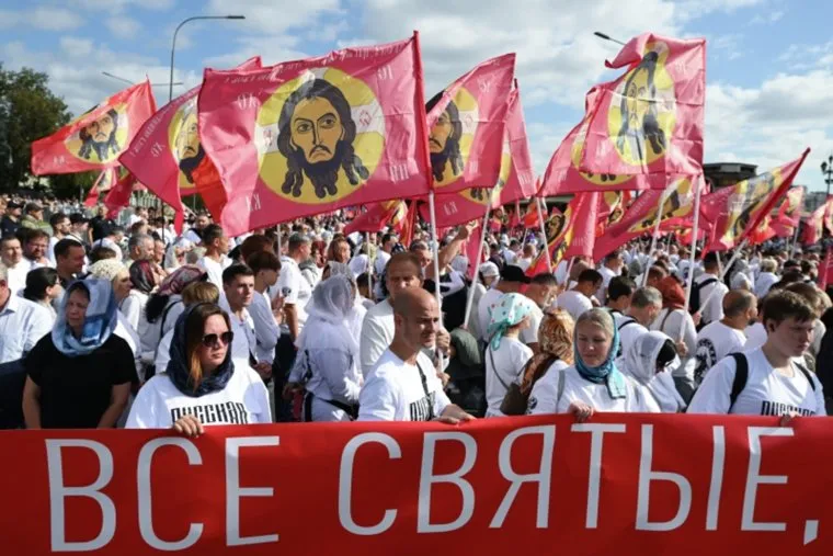 Ход приурочен ко дню празднования Собора Московских святых