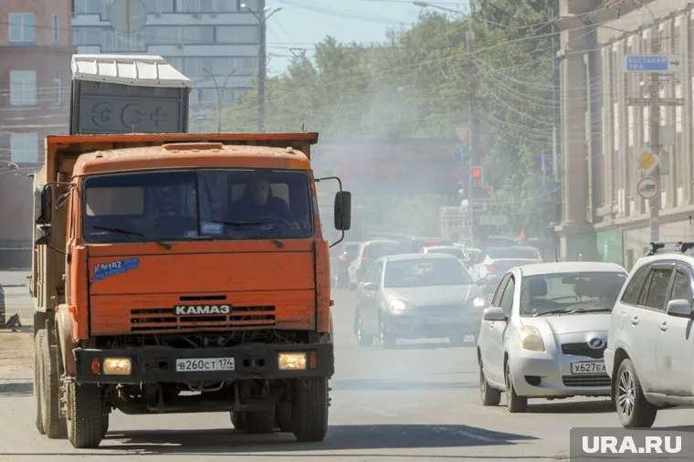 В центре Екатеринбурга грузовик сбил несовершеннолетнего велосипедиста
