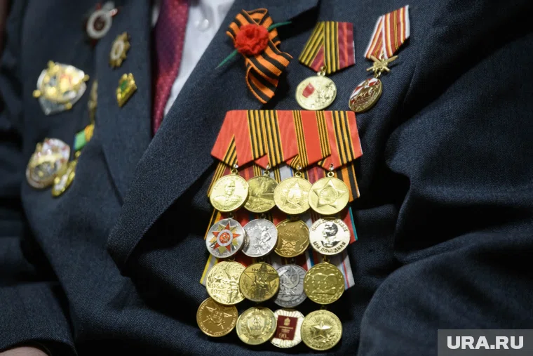 Среди наград Шакурова — медали «За победу над Германией», «Ветеран труда» и другие