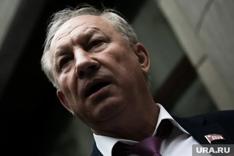 Причиной этого Валерий Рашкин считает то, что он — яркая личность