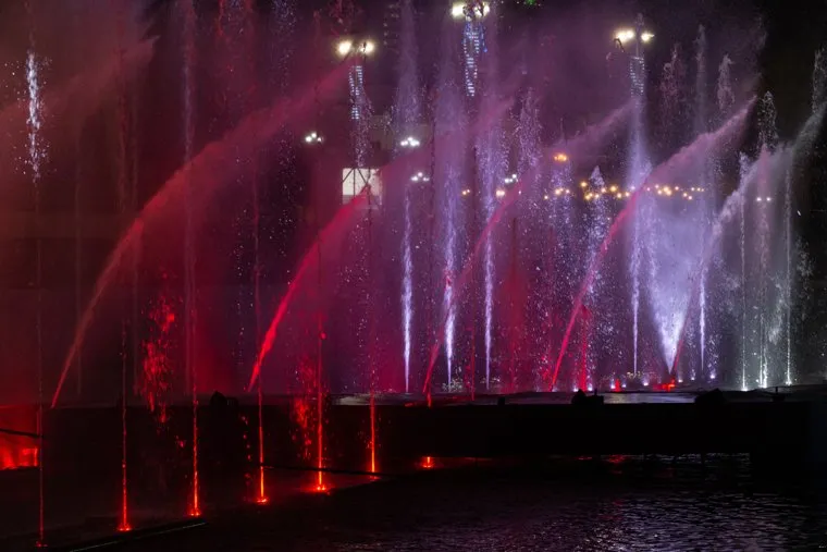 Открытие светомузыкального фонтана в Итсорическом сквере. Екатеринбург