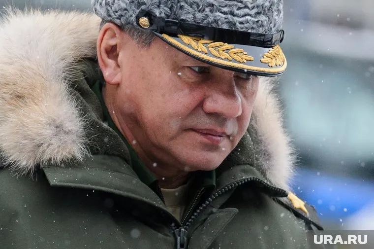 Шойгу заслушал доклад Сергея Суровикина о выполненных боевых задачах на различных направлениях в ходе СВО