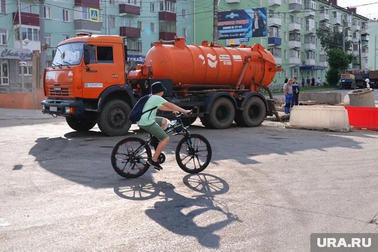 Мальчик возвращался с прогулки