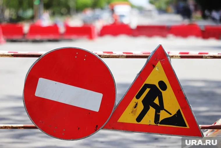 Дорогу перекрыли из-за коммунальной аварии