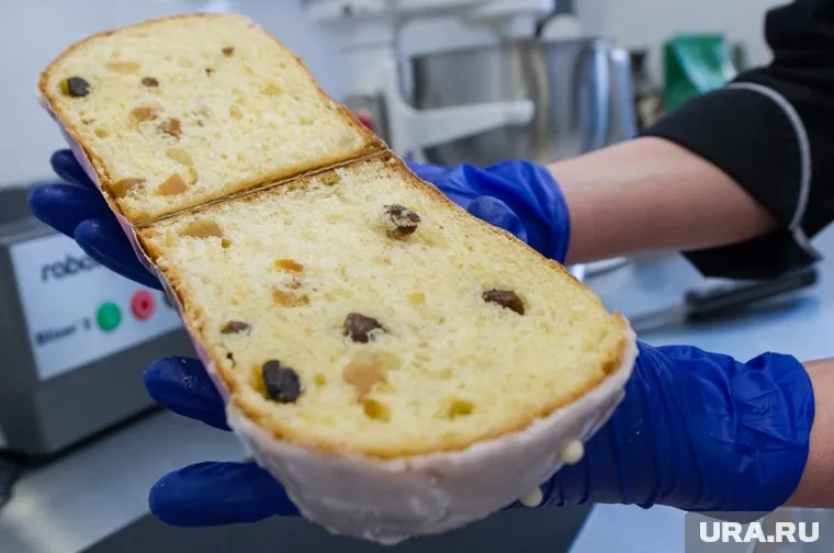 Челябинские кондитеры запустили в продажу куличи на святой воде