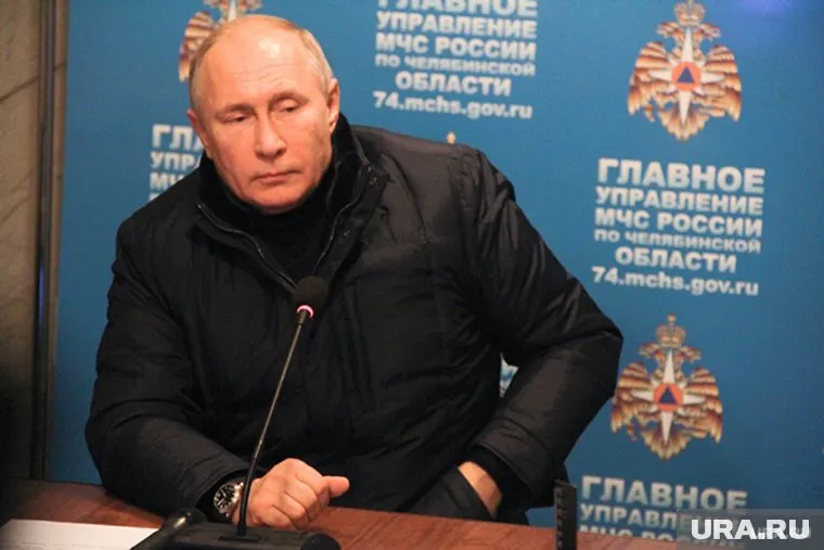 Президент России Владимир Путин прибыл в Магнитогорск, где в жилом доме прогремел взрыв, в день ЧП — 31 декабря