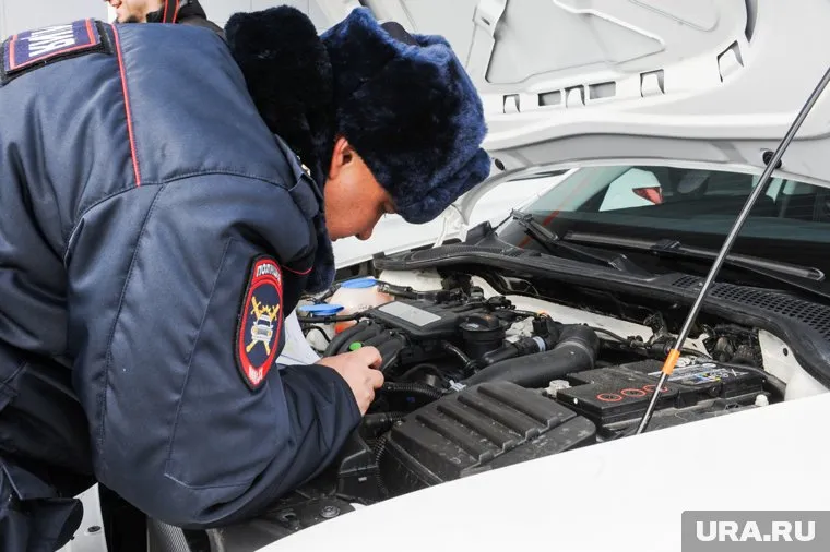 Признаки угона полицейские обнаружили при осмотре машины перед постановкой на учет