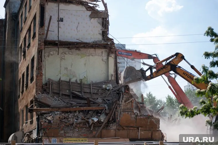 Тех, кто видит проблемы серьезнее переселения из ветхого жилья, меньше