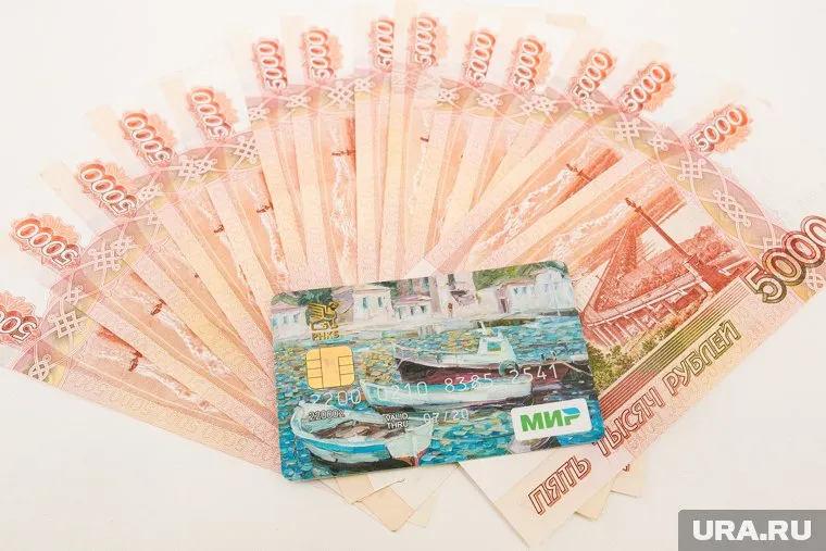 В России стартовали выплаты по 10 тысяч рублей школьникам