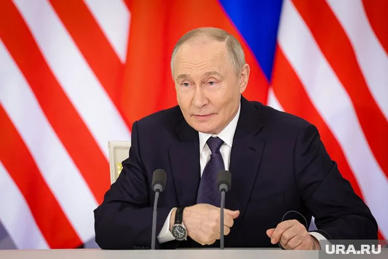 Путин наградил тюменцев за многолетнюю и добросовестную работу