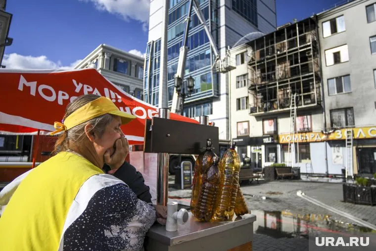 Пожарные ХМАО спасли материальные ценности торгового центра на сумму более 25 млн рублей