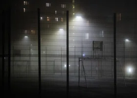 Вандалы в Новом Уренгое разгромили обновленную площадку у «Виадука»