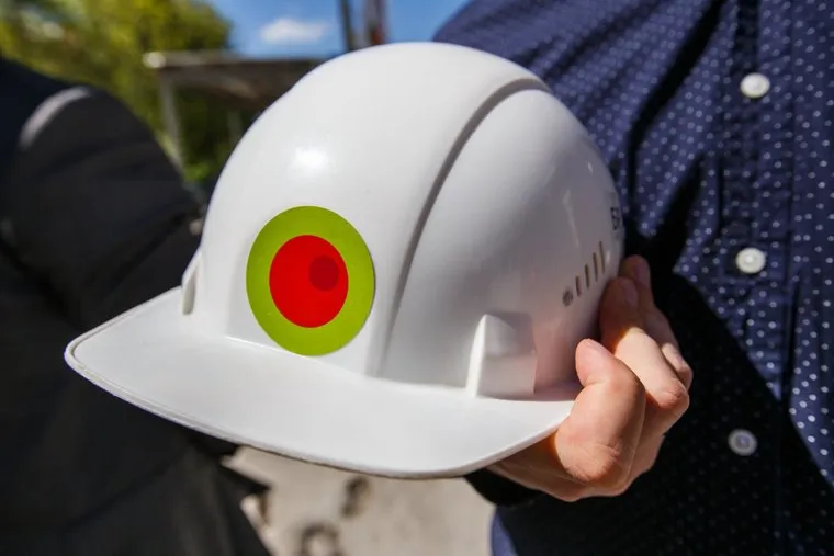 Пешая прогулка-инспекция Александра Якоба. Екатеринбург, каска, брусника