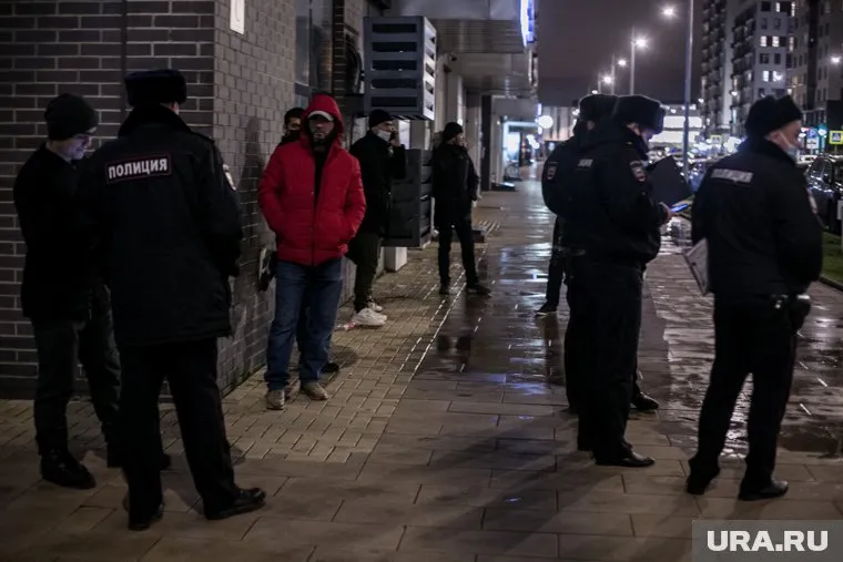 Вместе с полицией работает ОМОН (архивное фото)