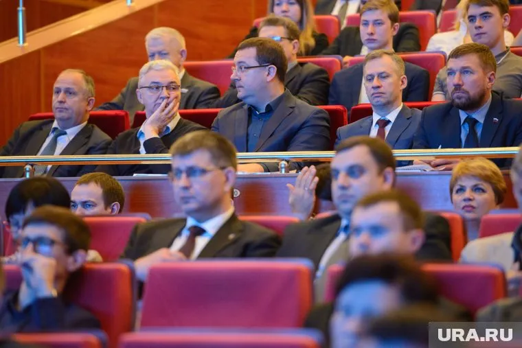Александру Якобу (слева) подыскали место, перспектива которого будет понятна только через год