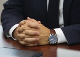 От МВД, почты и до кресла мэра: досье на нового главу курганского округа Евсеева