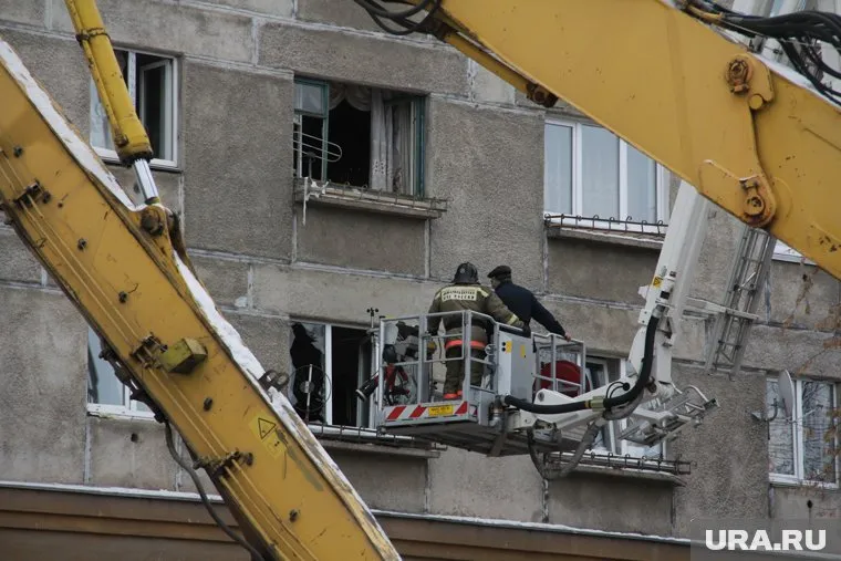 Взрывотехникам нужно уберечь оставшиеся подъезды от разрушения