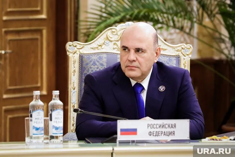 Мишустин поздравил медработников, пожелав им здоровья