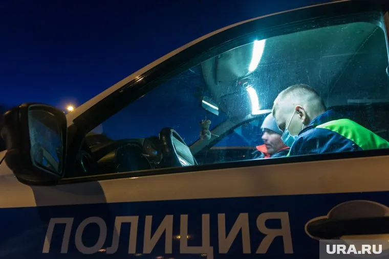 На автобусной остановке нашли тело мужчины