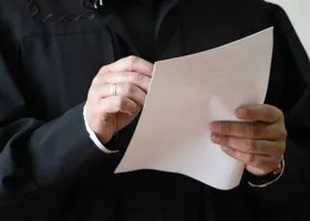 Силовики ХМАО готовят обвинение в адрес мужчины, взявшего сына в заложники