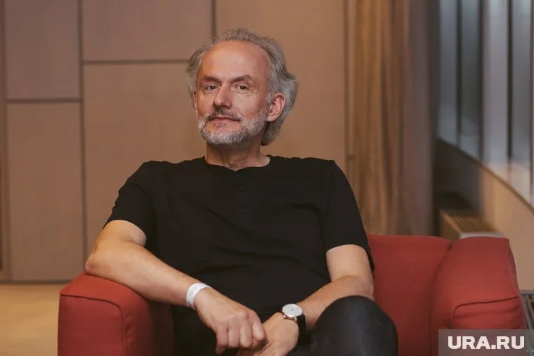 Олег Нестеров представил в Перми свой спектакль «Из жизни планет»