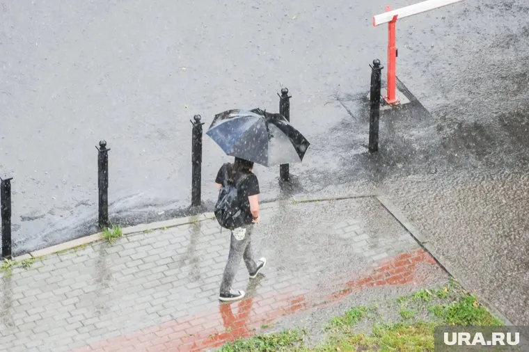 Штормовое предупреждение продлили на Урале до 20 июня