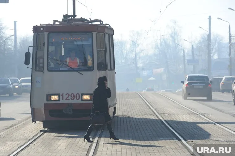 Трамвай сбил екатеринбурженку