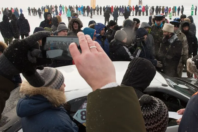 Казаки препятствуют работе ледодрома на базе отдыха "Лесная сказка". Свердловская область, Верхняя Пышма, казаки, озеро балтым, ледовый автодром, сененко олег