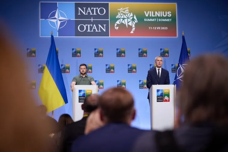 Владимир Зеленский и Йенс Столтенберг. stock