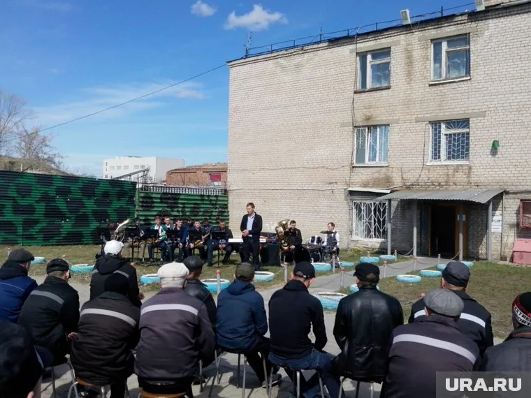 В КП № 59 в Каменске-Уральском заключенные живут в трехэтажных казармах