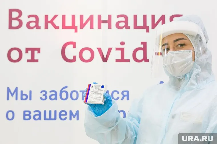 В скором времени вакцину от COVID можно будет ставить раз в год, выразил надежду Гинцбург