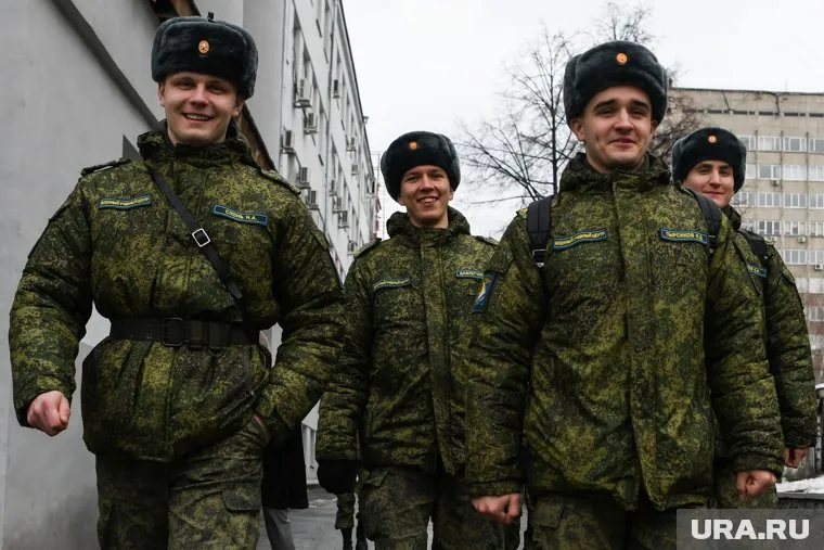 Все военнообязанные будут получать повестки через сайт «Госуслуги», сообщил Андрей Картаполов