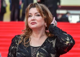 «50 млн рублей вряд ли увидит»: адвокат Жорин оценил иск к косметологу актрисы Сотниковой