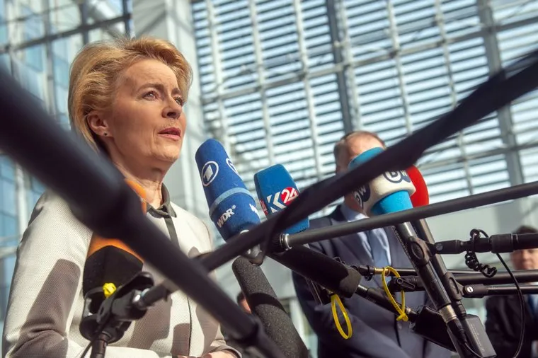 При посадке самолета с фон дер Ляйен произошел сбой систем навигации.