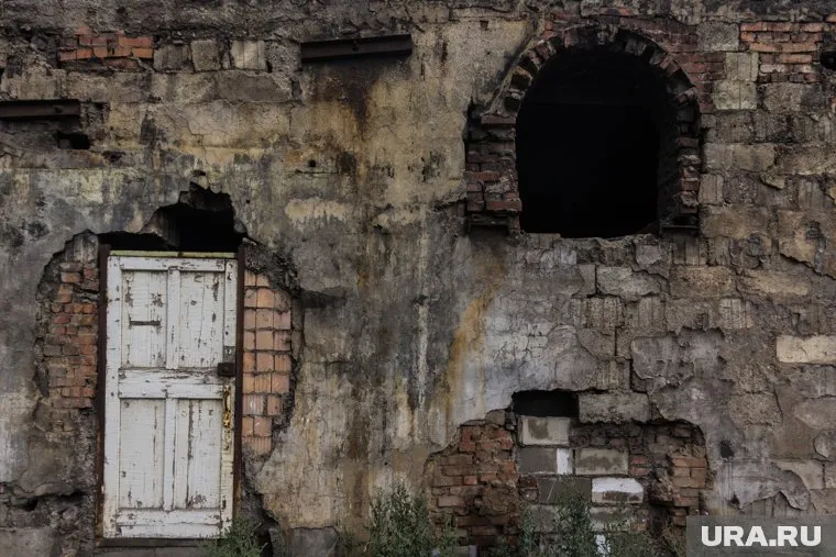 Жильцы проблемного дома пожаловались журналистам