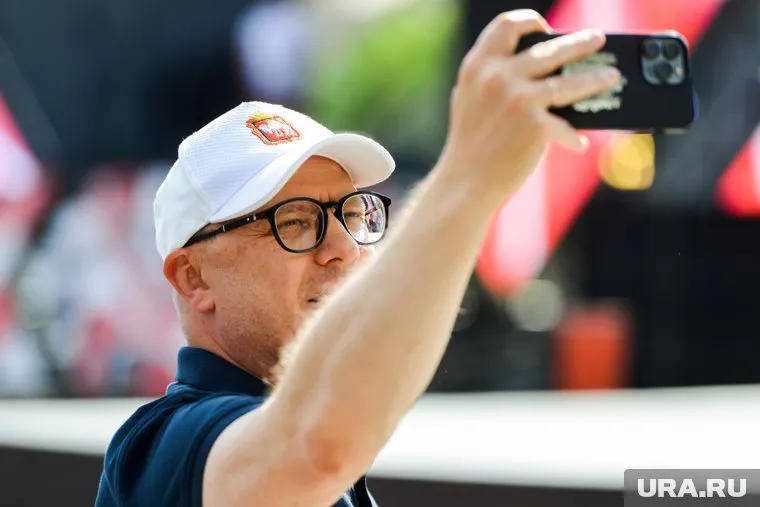 Алексей Текслер посмотрел соревнования по вейкборду