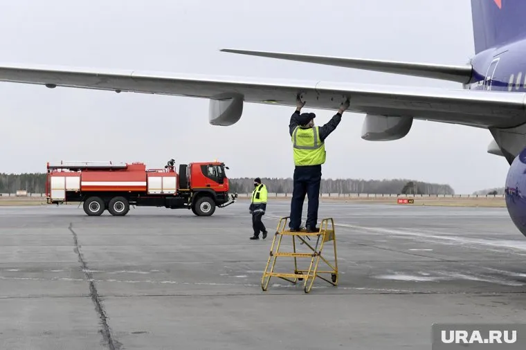 Самолет Бе-200 совершил первые вылеты для тушения пожаров в ЯНАО