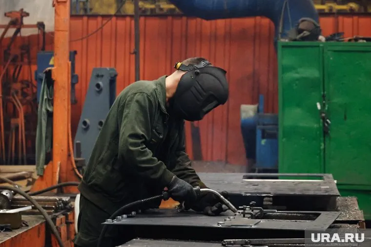Вернувшимся после армии работникам КМЗ готовы платить единоразовое пособие