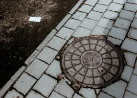 В ЯНАО девочка провалилась в канализацию