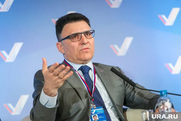 Александр Жаров отметил, что вопрос о блокировке социальной сети пока что не стоит