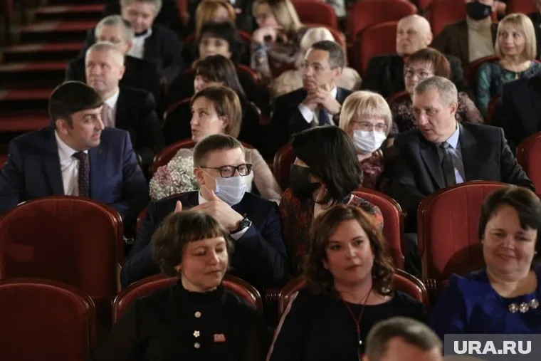 Алексей Текслер с супругой побывали на 100-летии театра «Омнибус»