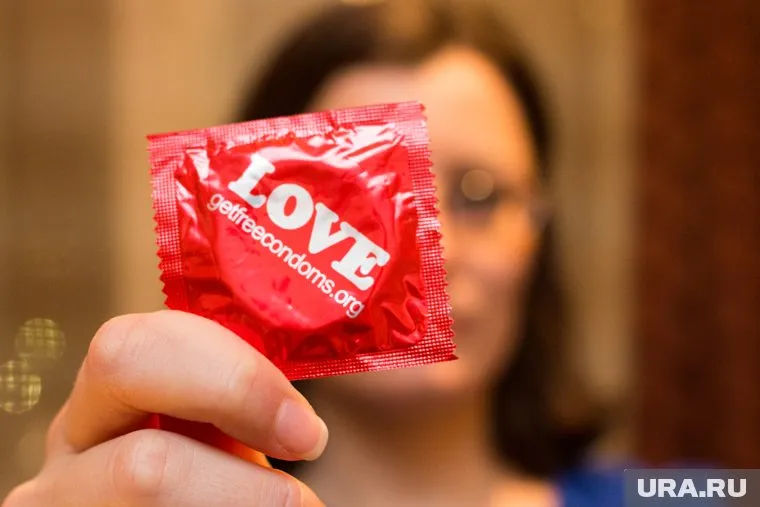 Девушки не занимаются сексом в масках, но чаще моют руки