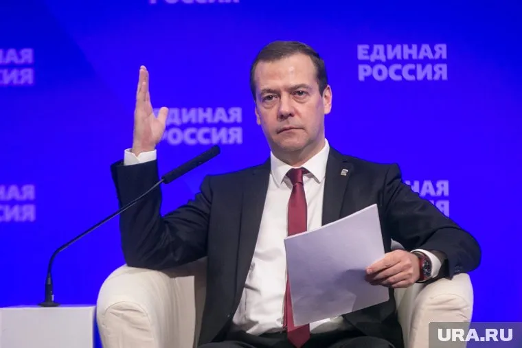 Медведев предложил создать новый кодекс после заседания правительства