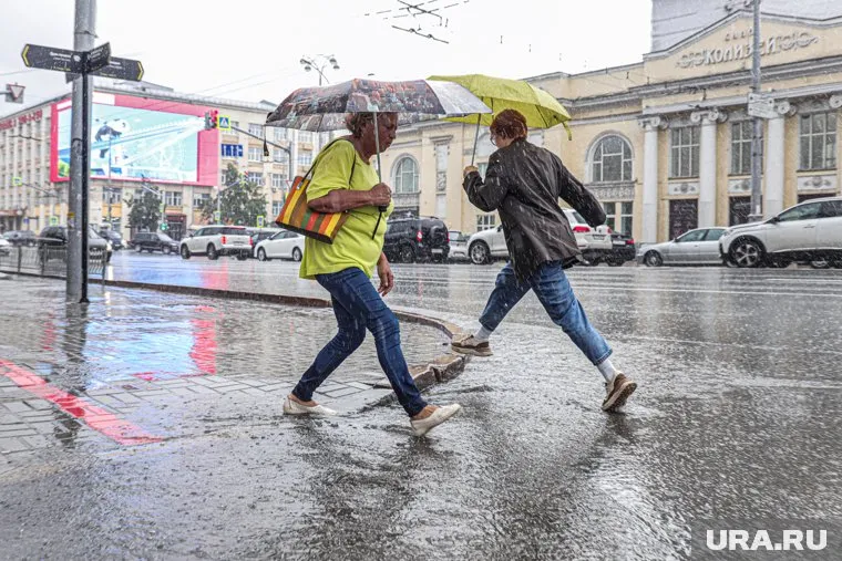 В ближайшие дни уральцам понадобятся зонты и дождевики