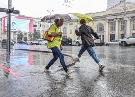 «От Москвы рикошетит к нам»: синоптики рассказали, когда закончатся дожди в Свердловской области