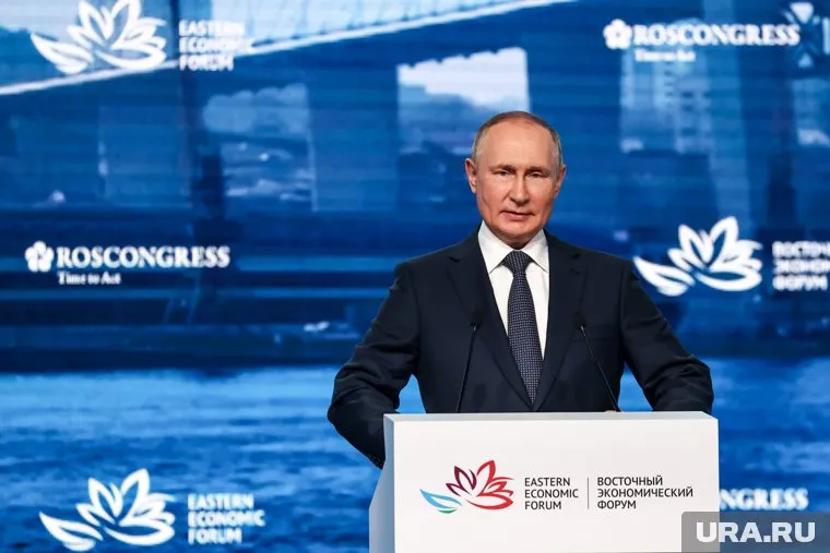 Путин обратился к россиянам с поздравлениями